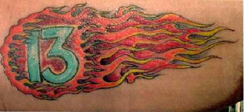 腹部彩色火焰十三号纹身图案