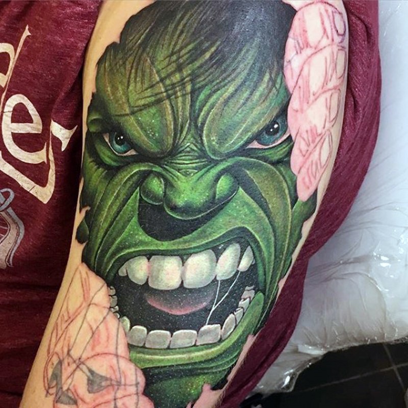 未完成愤怒的绿巨人彩色肩部纹身图案