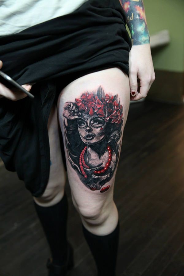 腿部彩绘女子肖像纹身图案