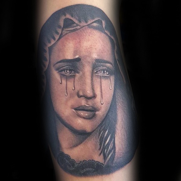手臂彩色哭泣女人肖像纹身图案