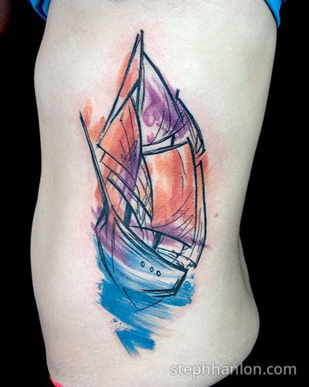 腰侧水彩风格的小帆船纹身图案