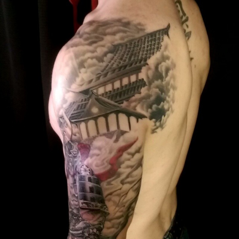 肩部日本武士和老房子纹身图案