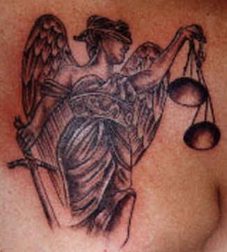 肩部棕色爱国者美国盲人司法纹身图案