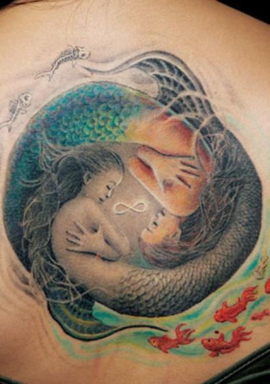 背部彩色阴阳美人鱼无限符号纹身