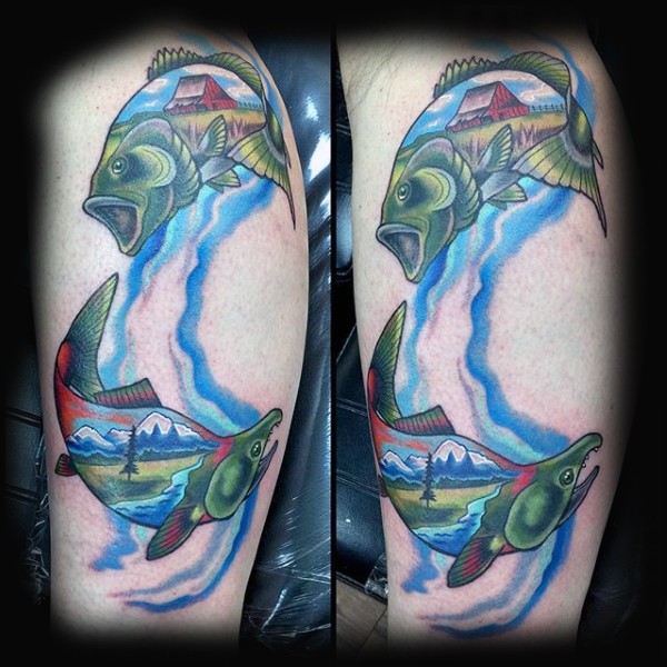 手臂组合彩色两条鱼纹身图案