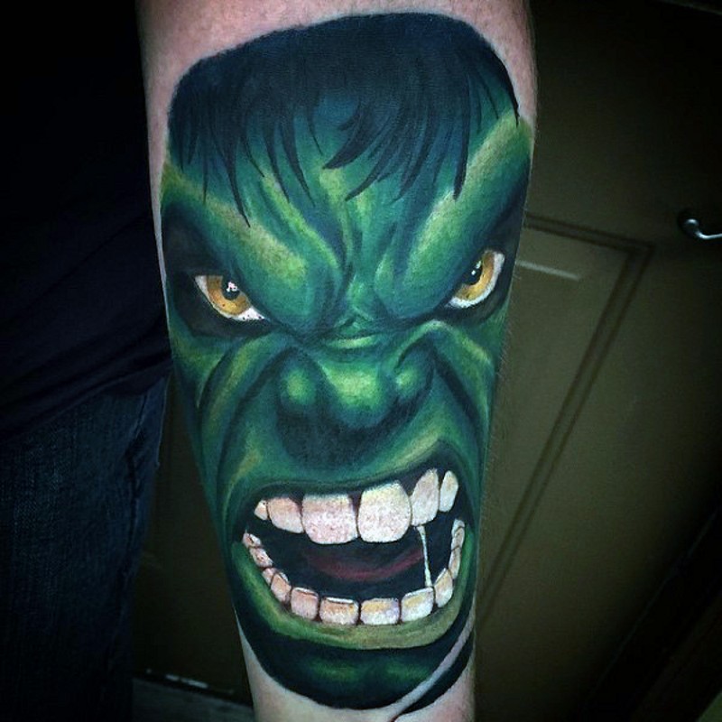 腿部彩色凶恶的绿巨人纹身图案