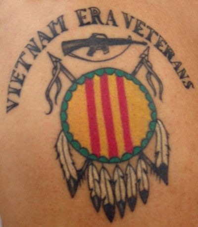 背部彩色越南老兵纪念纹身图片