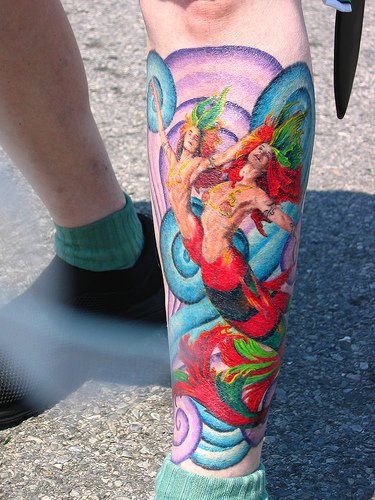 腿部彩色美人鱼套纹身图案