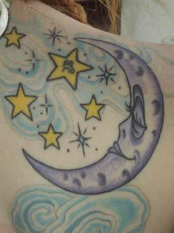 肩部彩色月亮和星星纹身图案