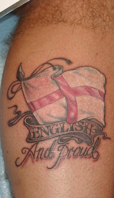 手臂彩色英语和自豪的爱国纹身图案