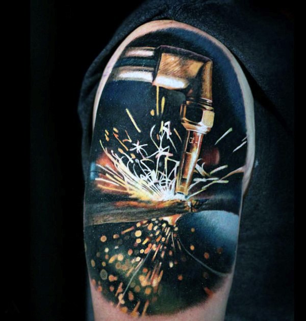 现实主义风格的彩色焊接工程纹身图片