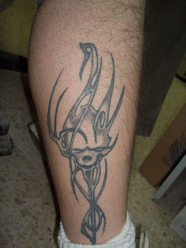 腿部灰色有趣的狼头纹身图片