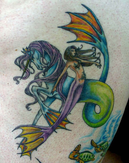 腰侧彩色美人鱼与海马纹身图案