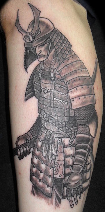 腿部悲伤的日本战士纹身图案