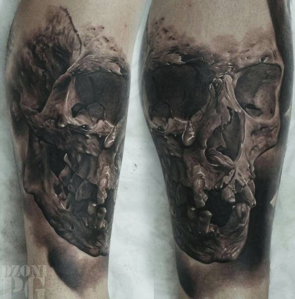 腿部灰色写实风格的骷髅纹身图案