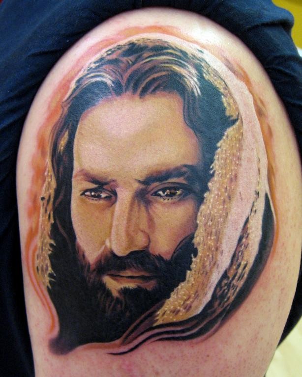 肩部彩色耶稣肖像纹身图案