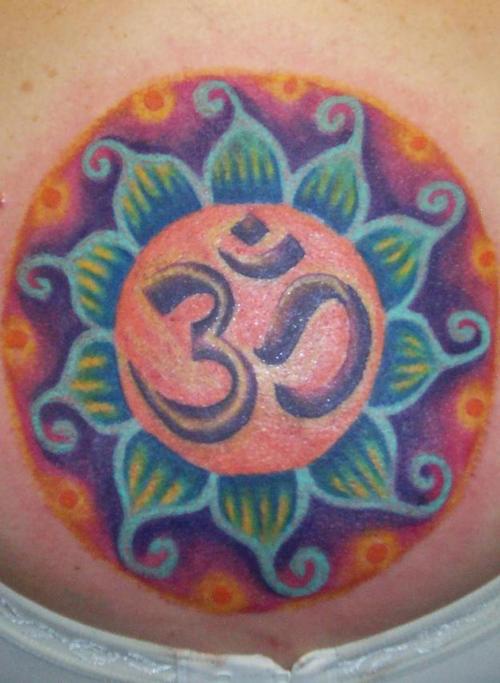 腹部彩色印度莲花符号纹身图案
