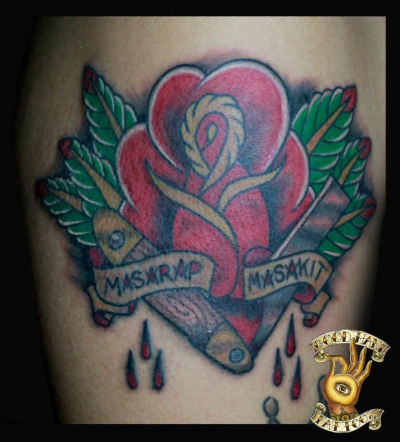 腿部彩色玫瑰花与字母纹身图案