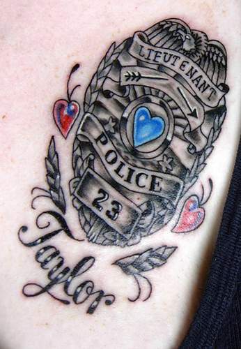 手臂彩色警察泰勒纪念纹身图案