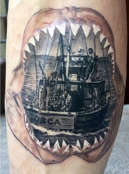 腿部原始组合大鲨鱼口中帆船纹身图案