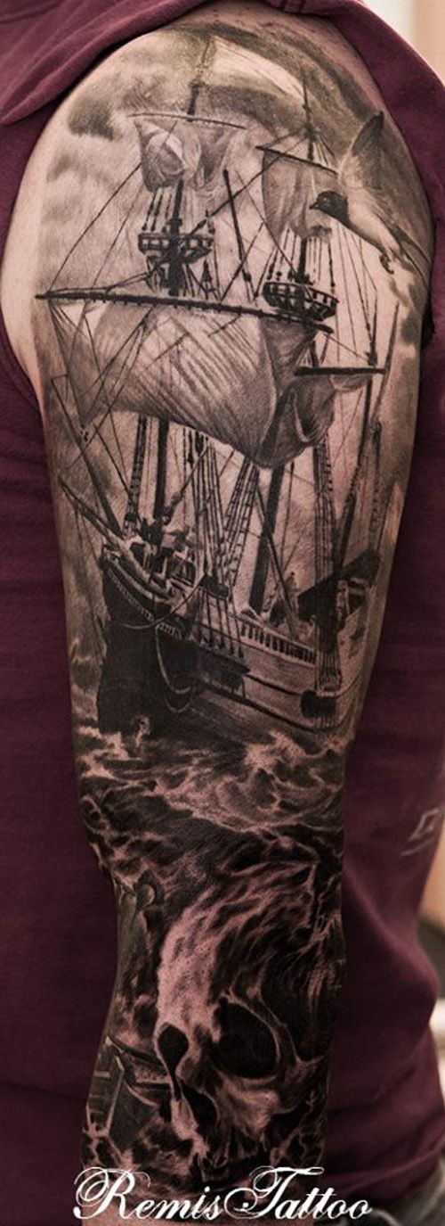 肩部黑棕色海盗船和头骨纹身图片