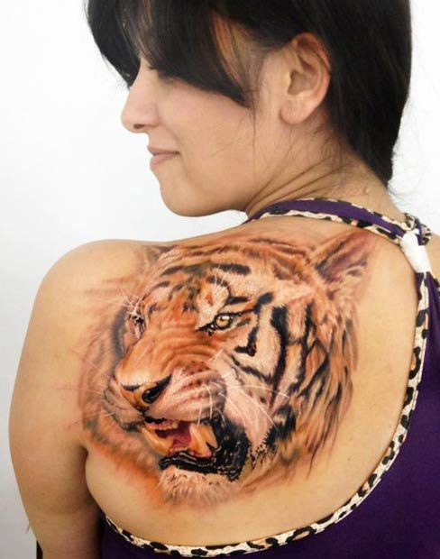 肩部彩绘自然愤怒的老虎纹身图案