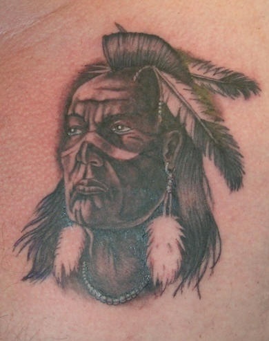肩部棕色印度战士头像纹身图片