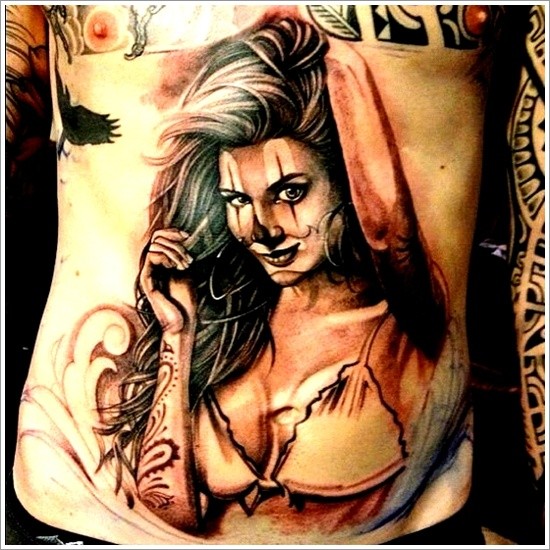 腹部逼真的照片性感女人纹身图案