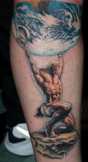 腿部彩色泰坦抱星球纹身图案