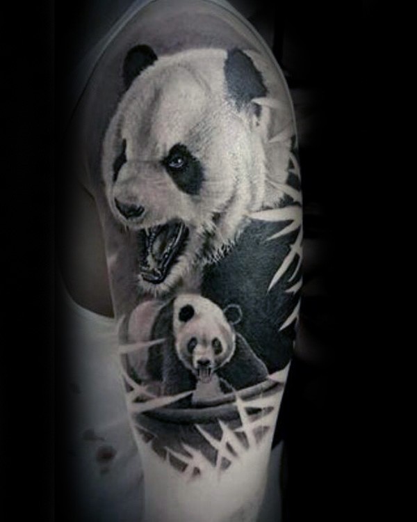 肩部黑白逼真大熊猫纹身图案