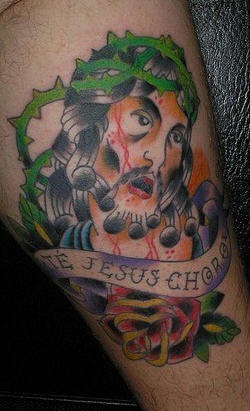 腿部彩色被折磨耶稣传统纹身图案
