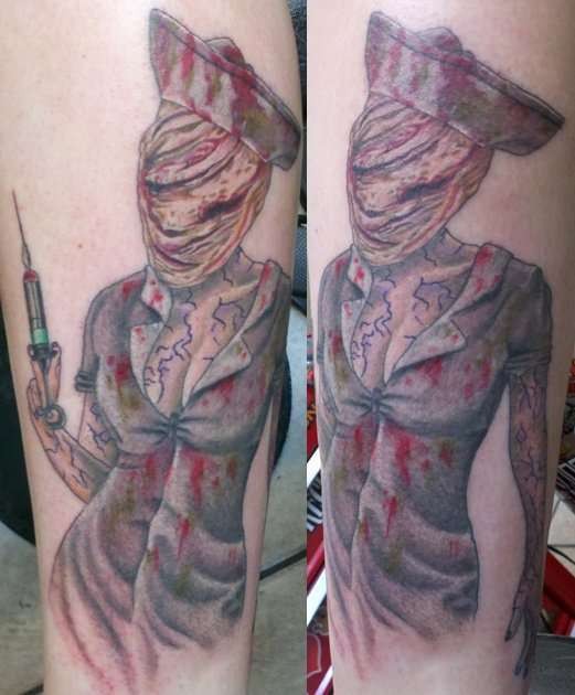 腿部彩色寂静岭护士恐怖电影纹身图案