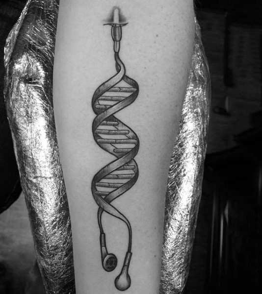 手臂灰色DNA形耳机纹身图案