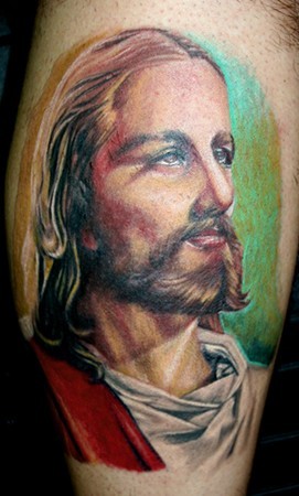 肩部彩色耶稣肖像纹身图片