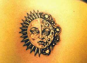 肩部黑色高质量的太阳和月亮纹身图片