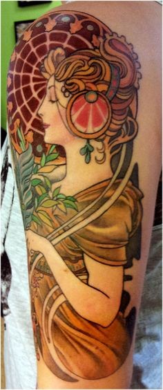 大型式彩色肩部妇女纹身图案