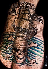 彩色简约海盗船和骷髅纹身图片