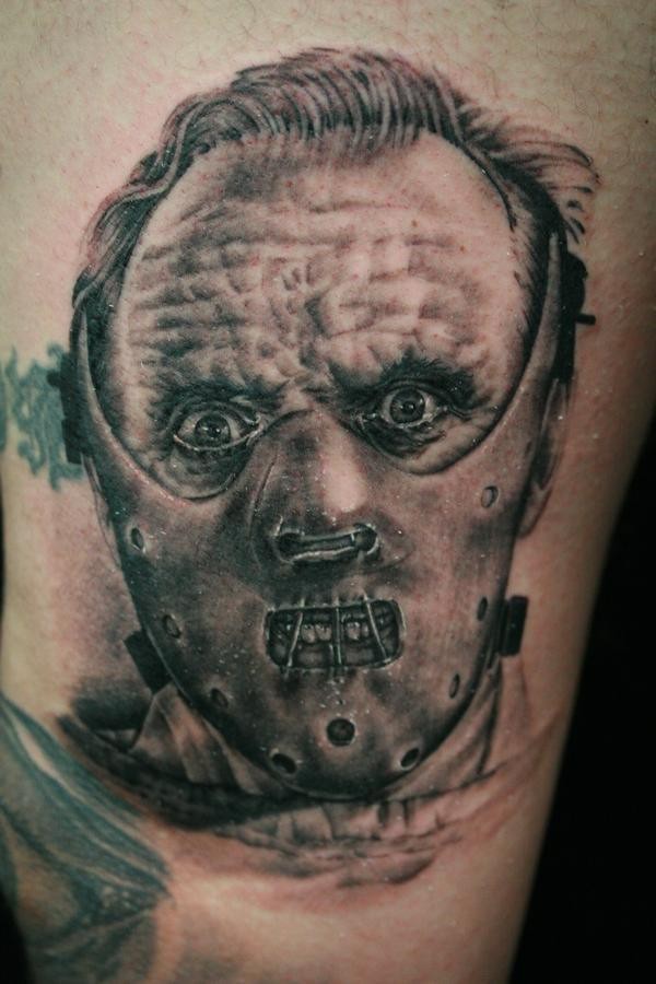 腿部棕色恐怖的电影人物纹身图案