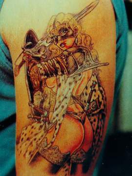 肩部彩色性感的女海盗纹身图案