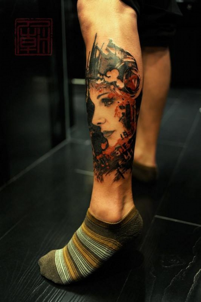 腿部彩色女性肖像纹身图案