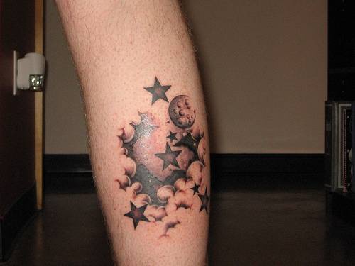 手臂黑棕色五角星纹身图案