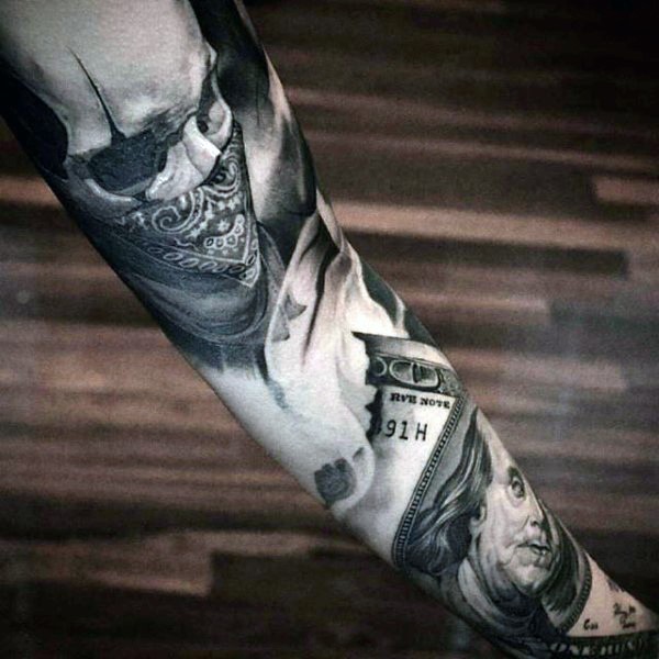 花臂黑灰色骷髅与燃烧的美元钞票纹身图案
