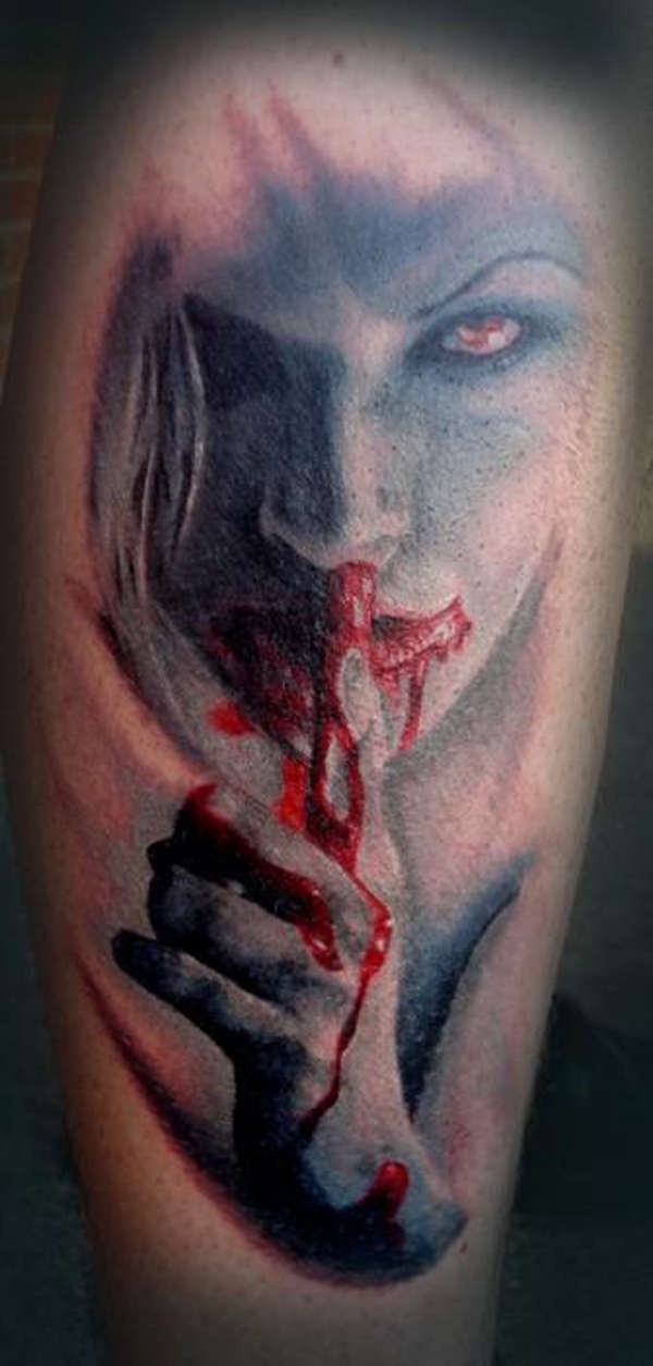 手臂恐怖血腥女吸血鬼的纹身图案