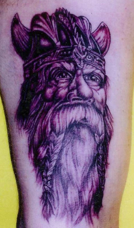 手臂老战士肖像纹身图案