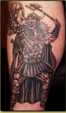 腿部黑白维京战士纹身图案