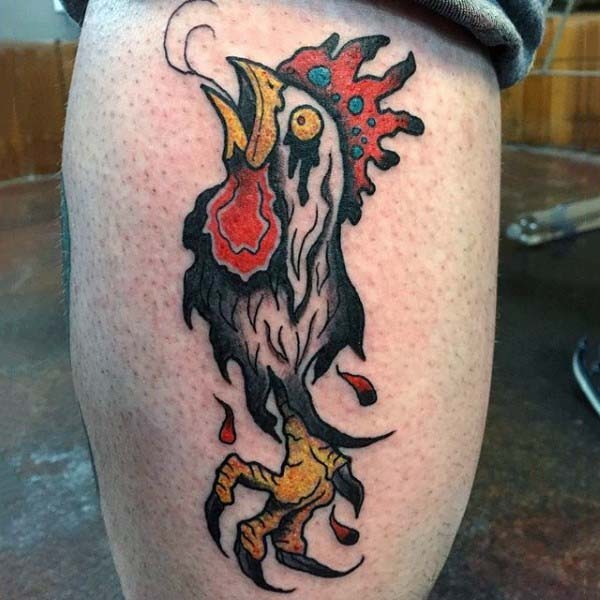 腿部绘彩公鸡纹身图案