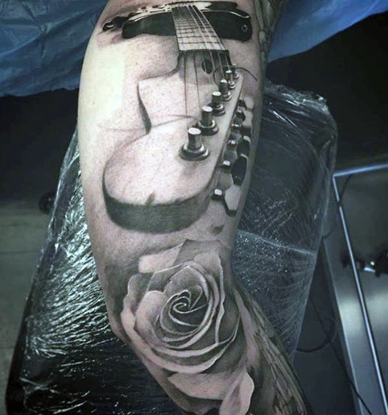 腿部黑灰墨水3D吉他与花纹身图案