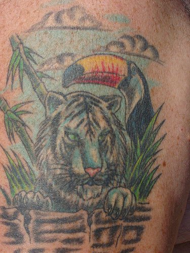 彩色老虎森林纹身图案