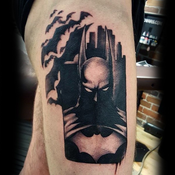 腿部黑白蝙蝠侠纹身图片