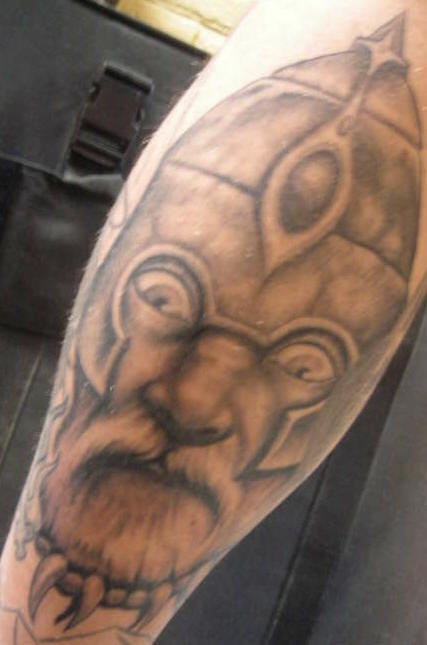 手臂维京战士头像纹身图案